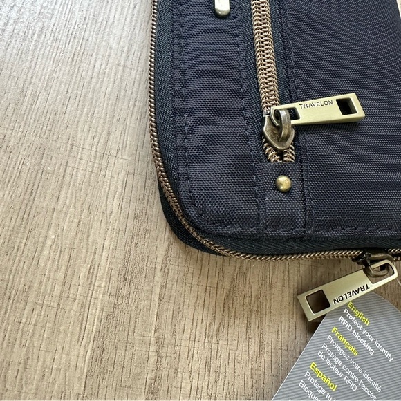 Sold Travelon Anti-theft Wallet RFID Blocking Wristlet Clutch Wrist Strap NWT - Picture 3 of 7